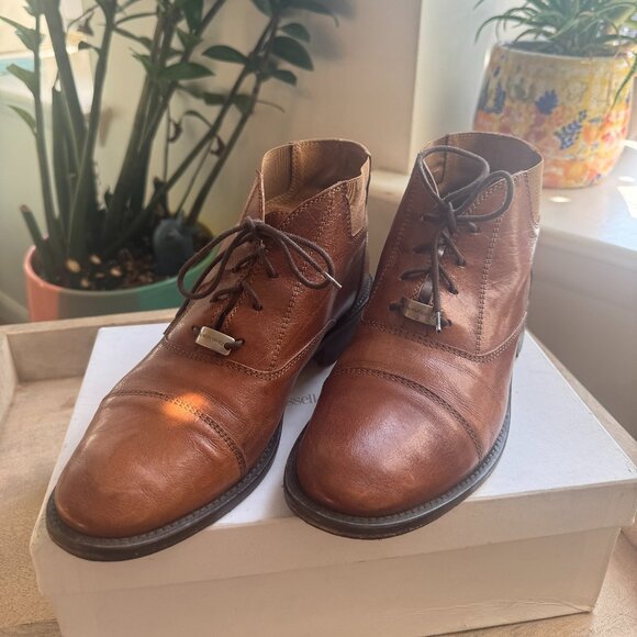 Russell and Bromley Berlkey brown leather calf lace up boot. EU38 / US 7.5 - Picture 2 of 8